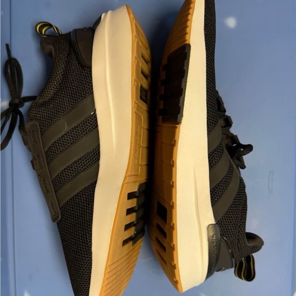 Adidas Racers - Picture 2 of 3